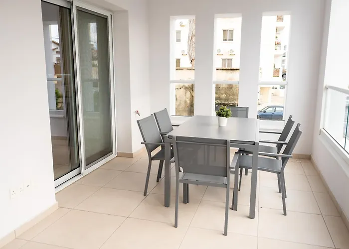 Dinglis Residences 31