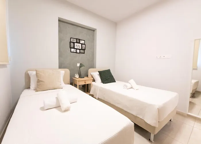 Dinglis Residences 31